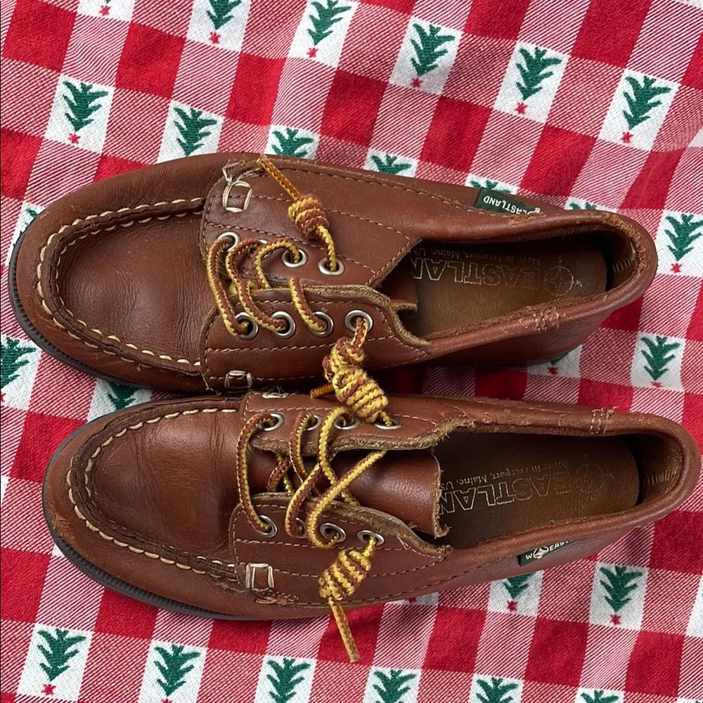 Vintage Eastland Brown Moccasins with Classic Design